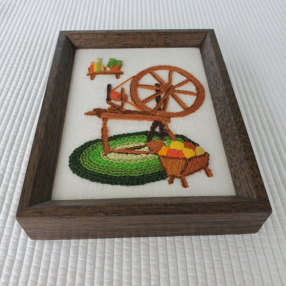 Embroidered Spinning Wheel Crewel Work 8x6 Framed Handmade Needlepoint Vintage - Picture 2 of 7